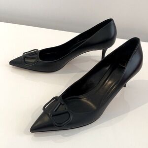 VALENTINO GARAVANI | VLogo Pumps - Black | Size 40 (US10)